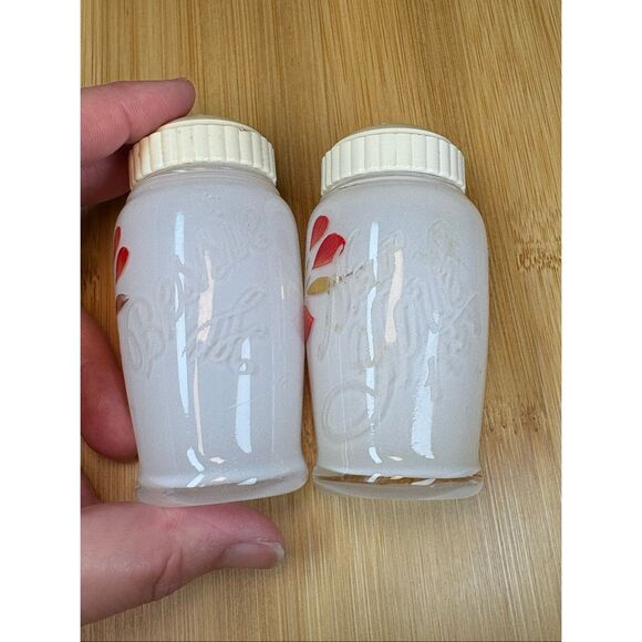 Vintage 1950s Bessie & Jessie Milk Glass Salt and Pepper Shakers – Hand Painted - Picture 3 of 7